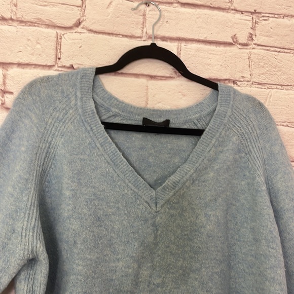 J-crew Alpaca & Merino Wool Blend V-neck Sweater in Yarn, Heather River Blue L - Picture 3 of 10